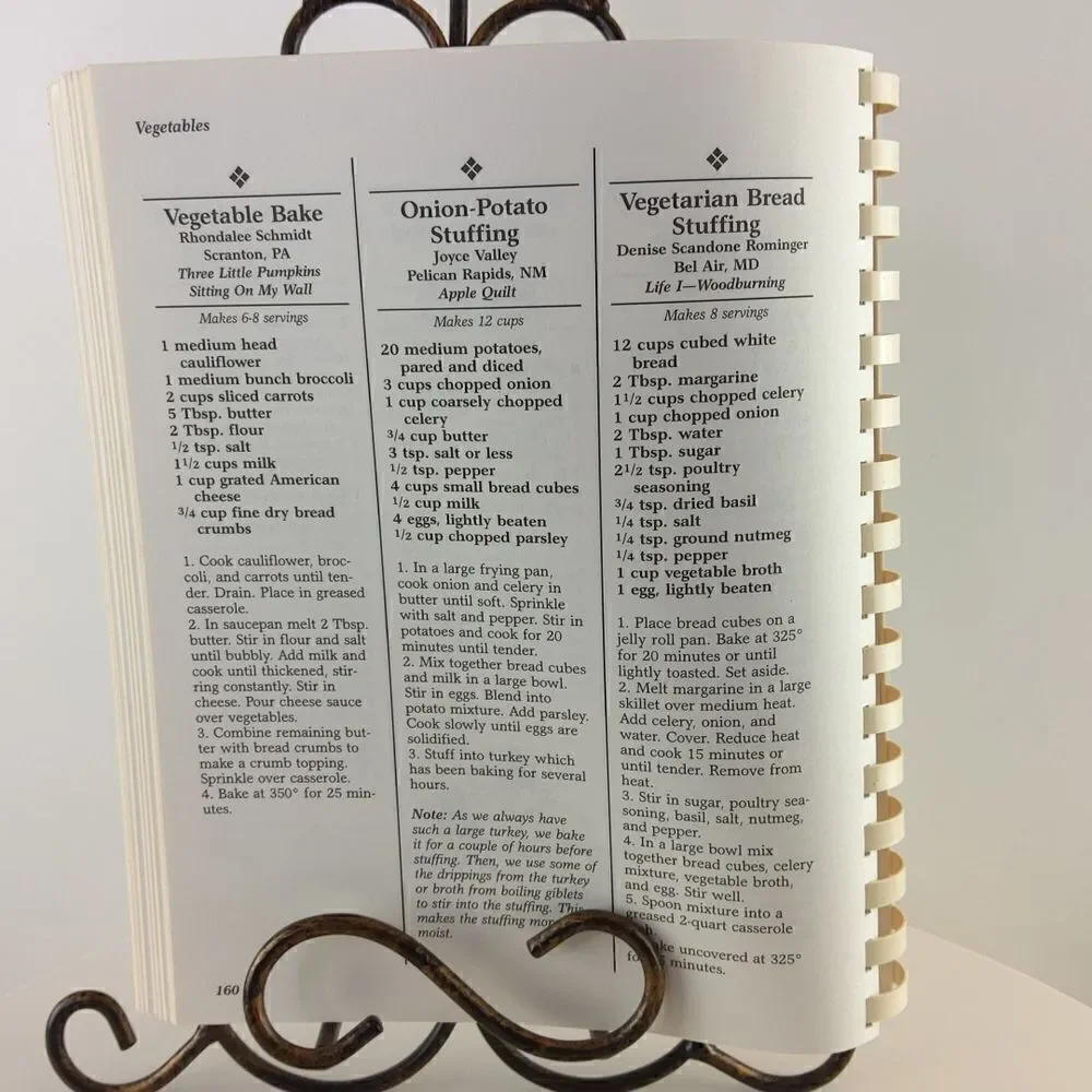 A quilters Christmas cookbook by Louise Stoltzfus and Dawn J. Ranck
